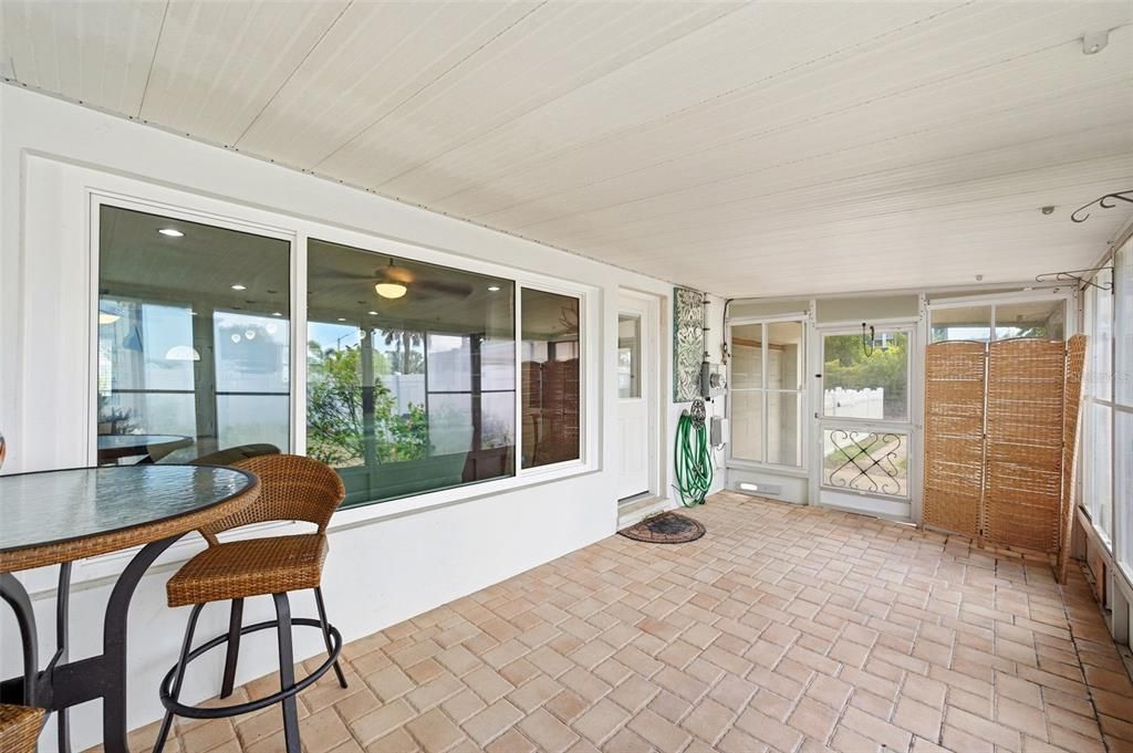 For Sale: $475,000 (2 beds, 2 baths, 1167 Square Feet)