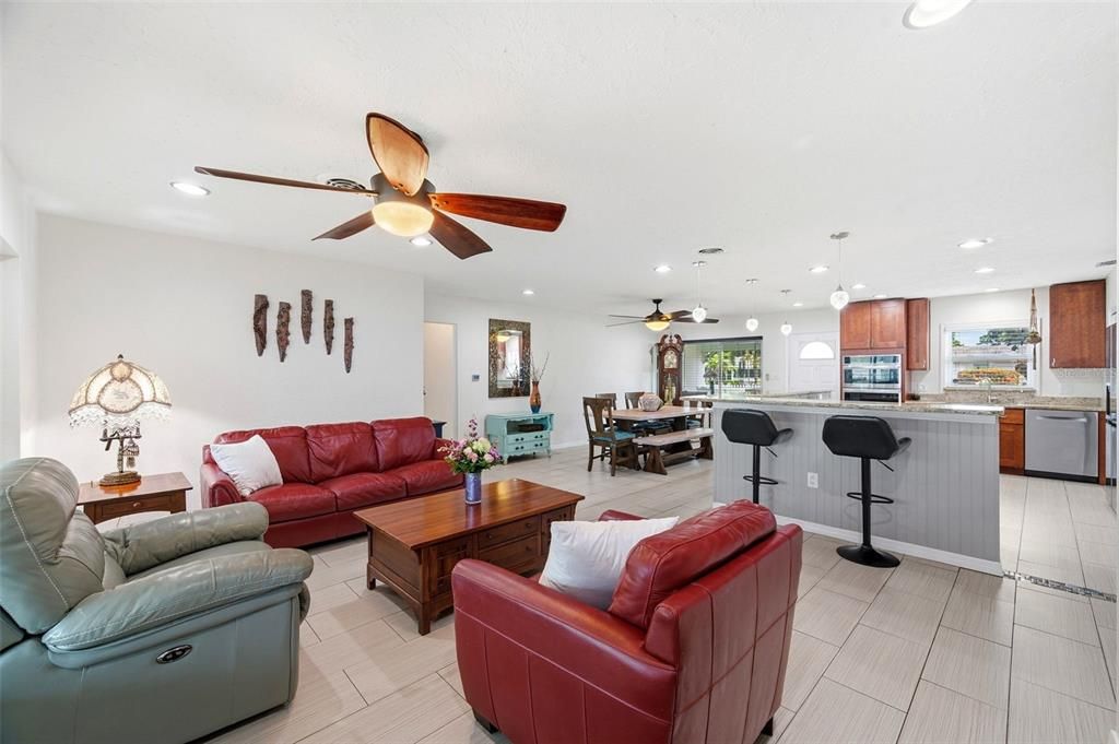 For Sale: $475,000 (2 beds, 2 baths, 1167 Square Feet)