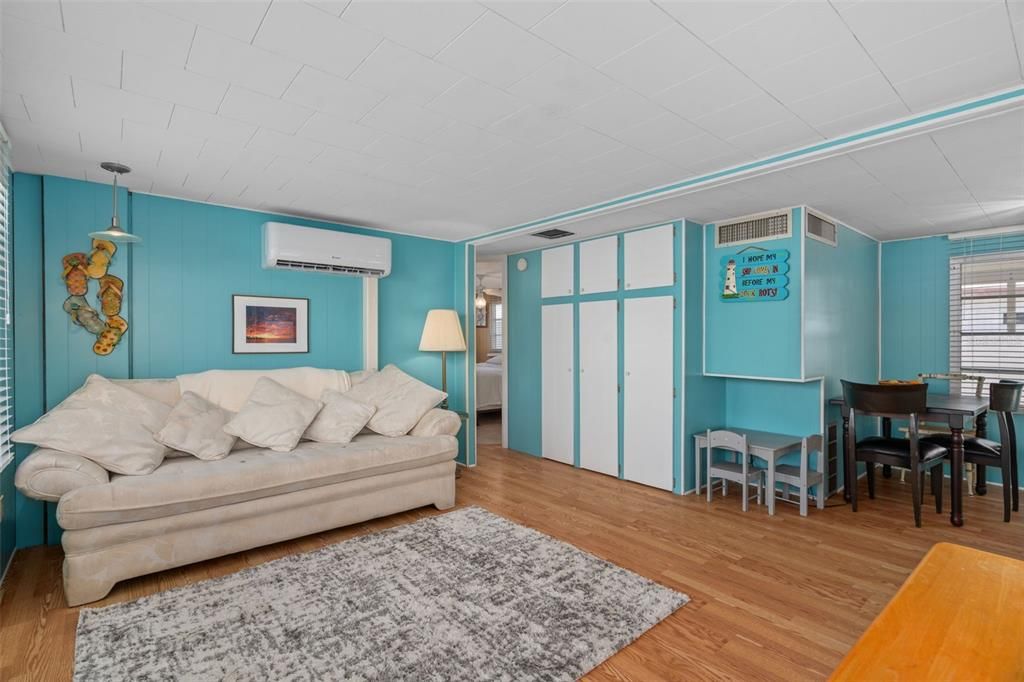 На продажу: $109,900 (2 спален, 1 ванн, 660 Квадратных фут)