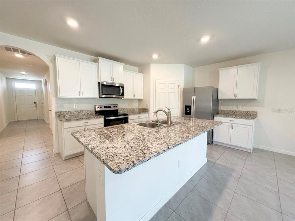 For Rent: $1,925 (4 beds, 2 baths, 1830 Square Feet)