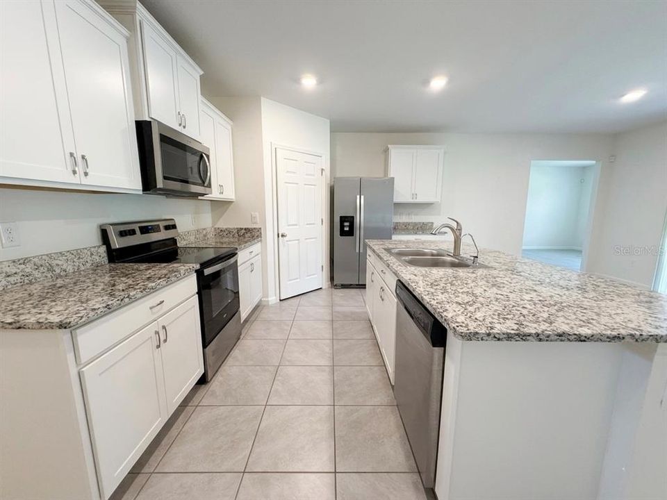 For Rent: $1,925 (4 beds, 2 baths, 1830 Square Feet)