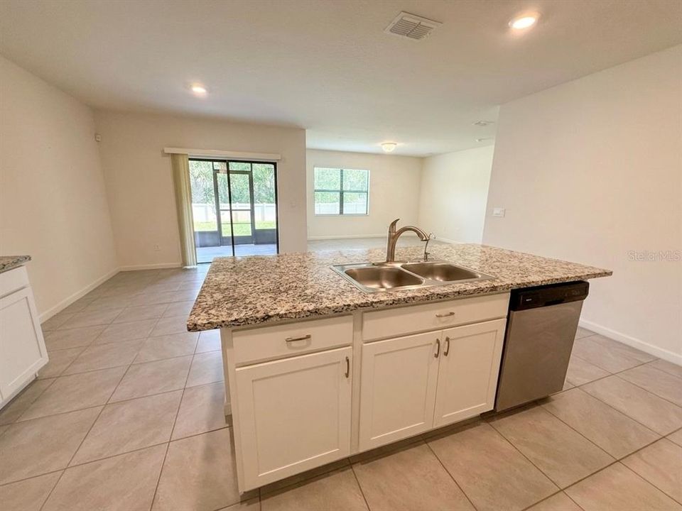 For Rent: $1,925 (4 beds, 2 baths, 1830 Square Feet)