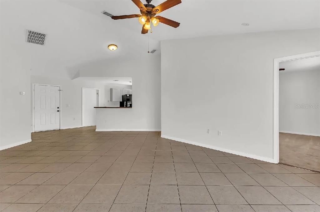 For Sale: $300,000 (3 beds, 2 baths, 1252 Square Feet)