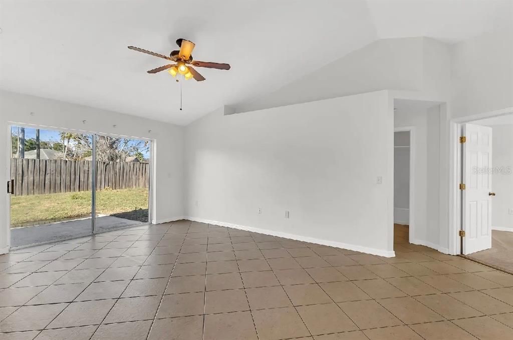 For Sale: $300,000 (3 beds, 2 baths, 1252 Square Feet)