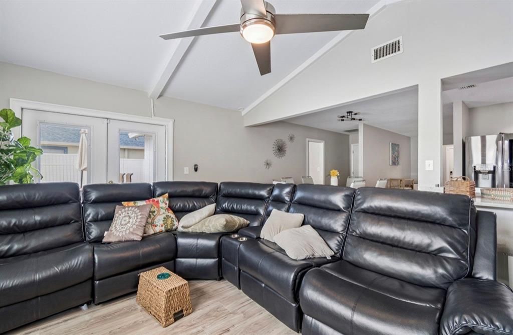 For Sale: $749,900 (5 beds, 3 baths, 2215 Square Feet)