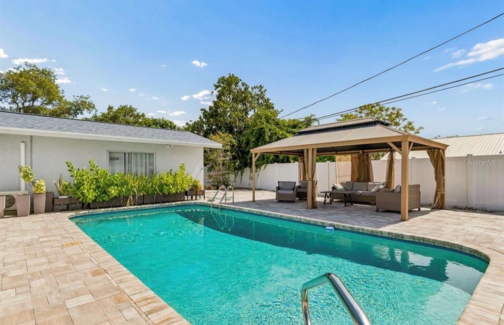 For Sale: $749,900 (5 beds, 3 baths, 2215 Square Feet)