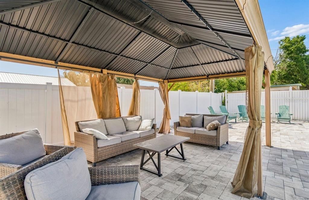 For Sale: $749,900 (5 beds, 3 baths, 2215 Square Feet)