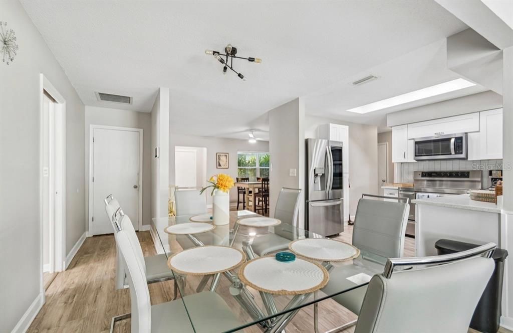 For Sale: $749,900 (5 beds, 3 baths, 2215 Square Feet)