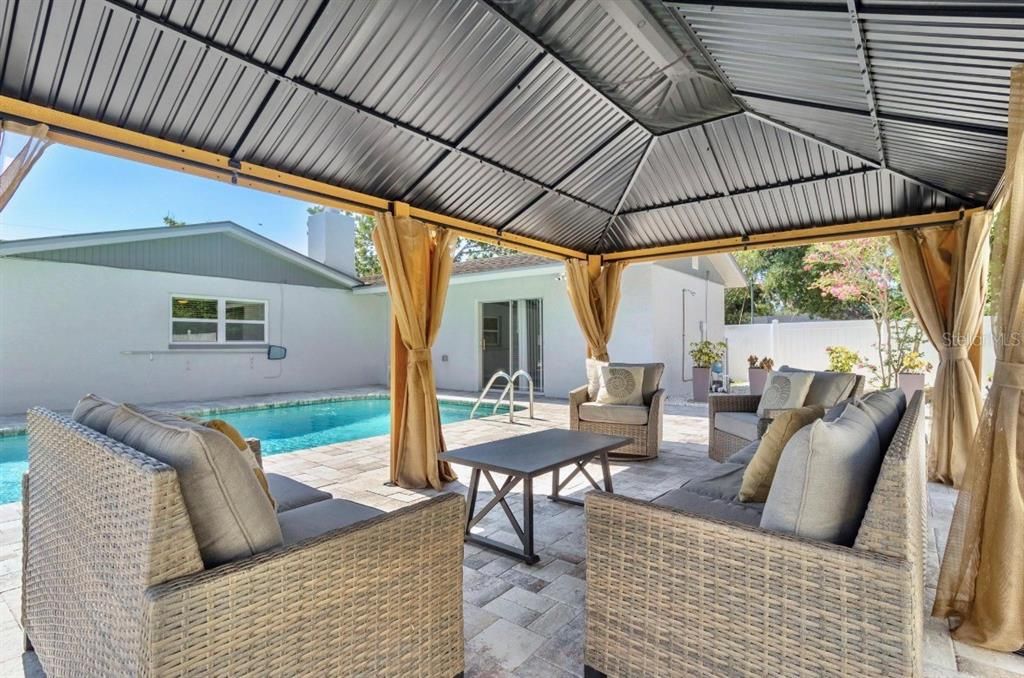 For Sale: $749,900 (5 beds, 3 baths, 2215 Square Feet)