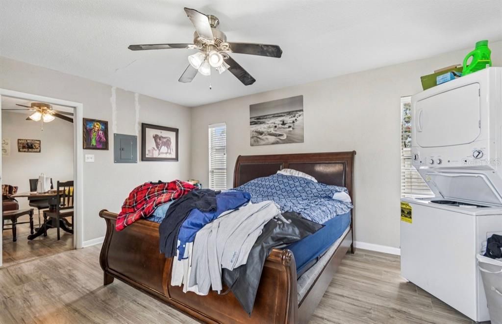 For Sale: $749,900 (5 beds, 3 baths, 2215 Square Feet)