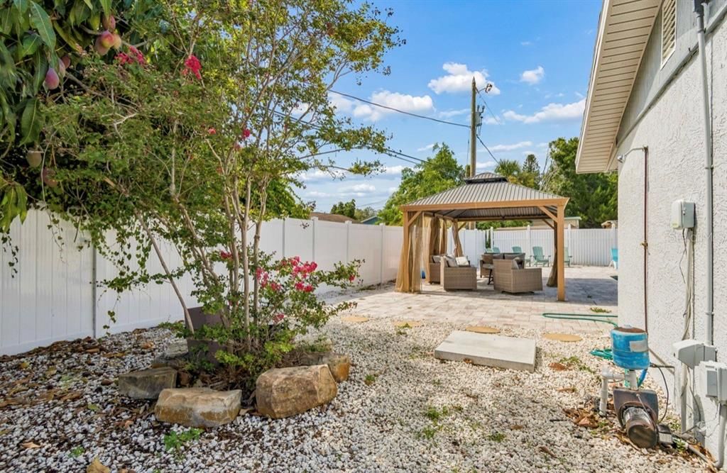 For Sale: $749,900 (5 beds, 3 baths, 2215 Square Feet)