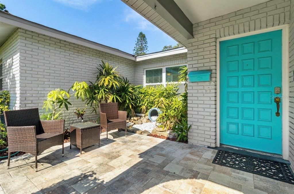 For Sale: $749,900 (5 beds, 3 baths, 2215 Square Feet)