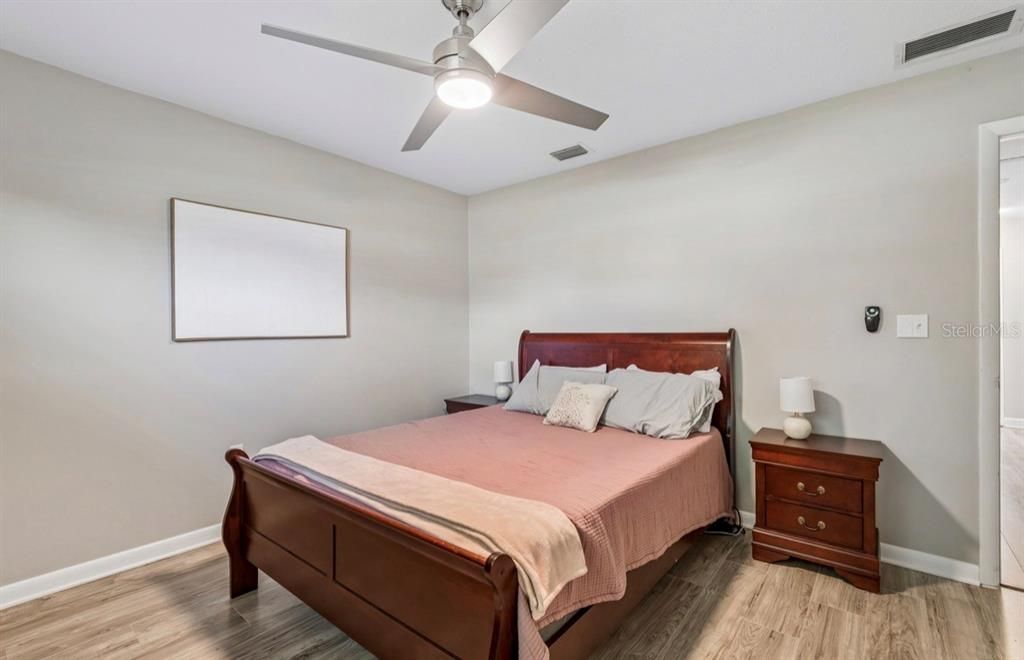 For Sale: $749,900 (5 beds, 3 baths, 2215 Square Feet)