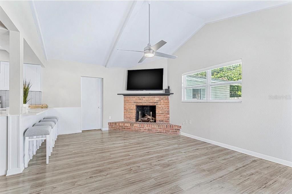 For Sale: $749,900 (5 beds, 3 baths, 2215 Square Feet)