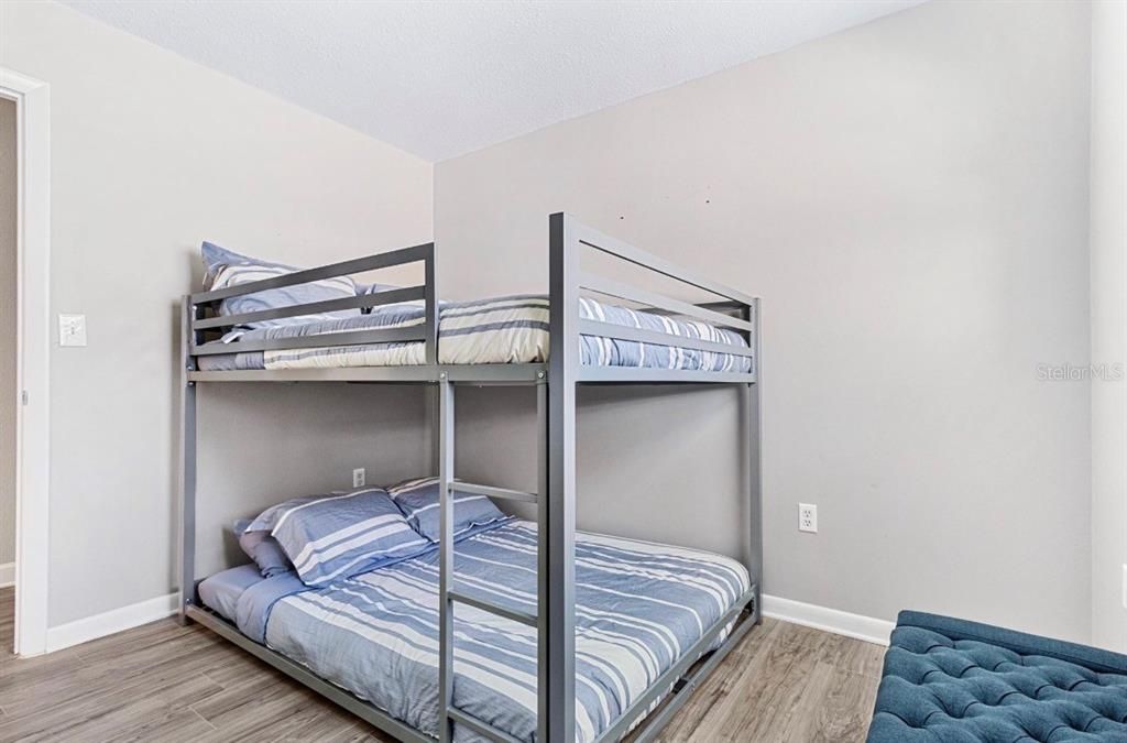 For Sale: $749,900 (5 beds, 3 baths, 2215 Square Feet)