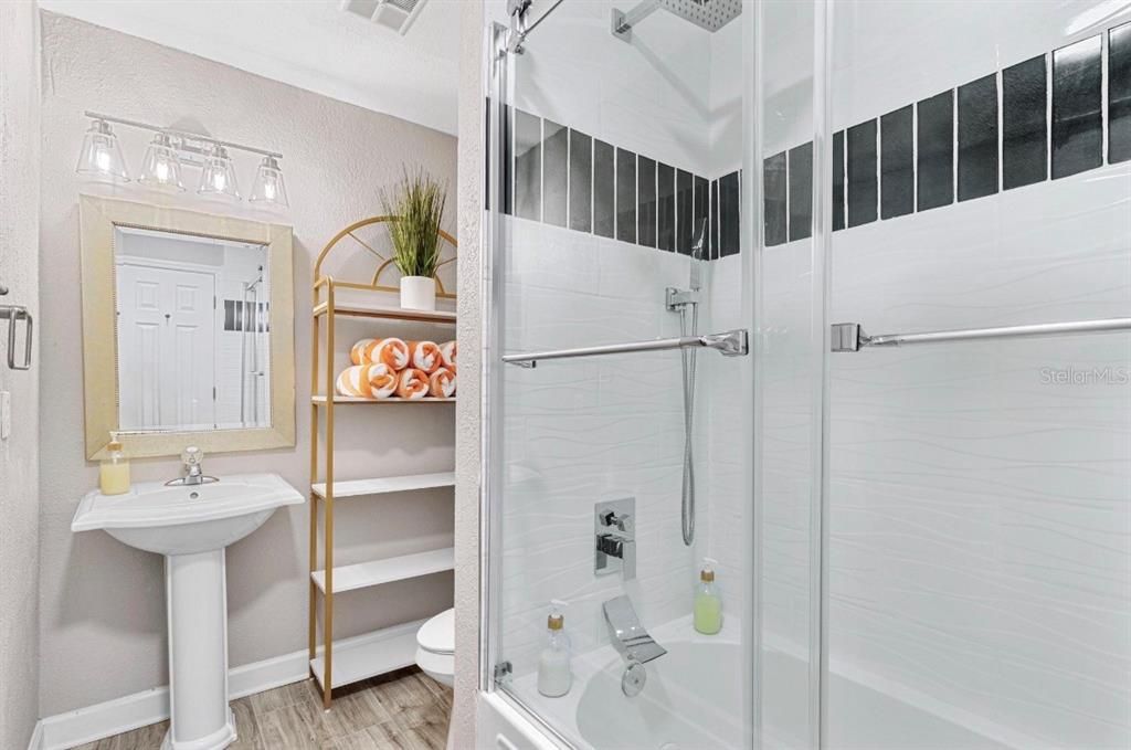 For Sale: $749,900 (5 beds, 3 baths, 2215 Square Feet)