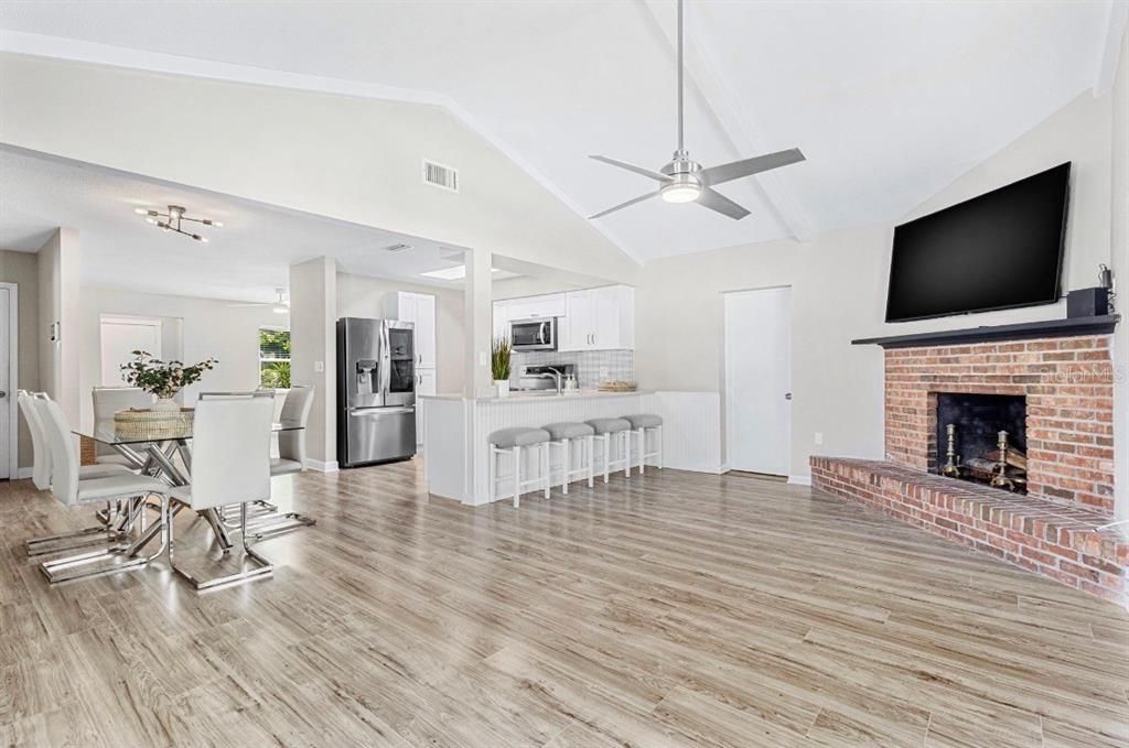 For Sale: $749,900 (5 beds, 3 baths, 2215 Square Feet)