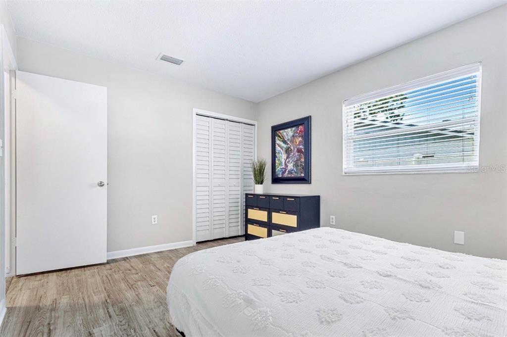 For Sale: $749,900 (5 beds, 3 baths, 2215 Square Feet)