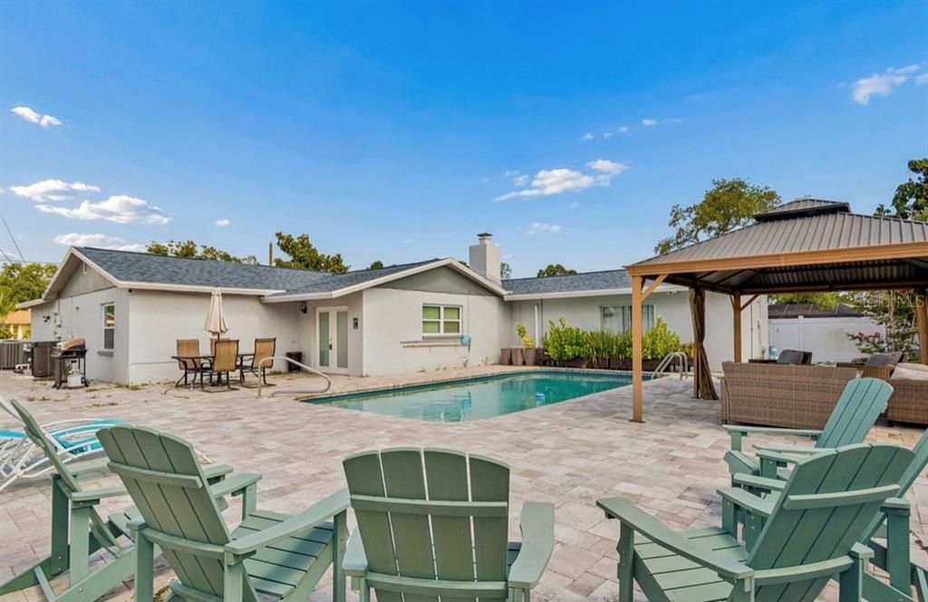 For Sale: $749,900 (5 beds, 3 baths, 2215 Square Feet)