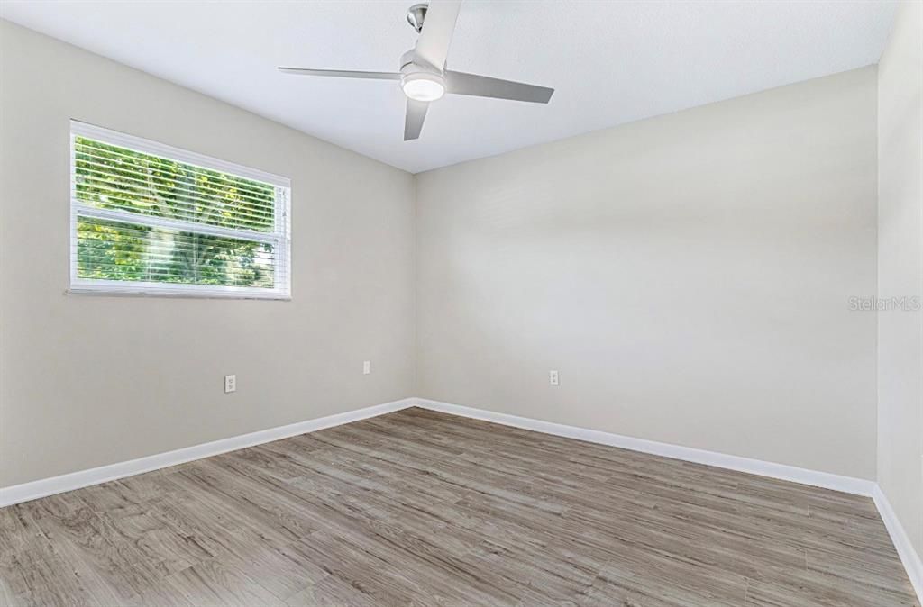 For Sale: $749,900 (5 beds, 3 baths, 2215 Square Feet)