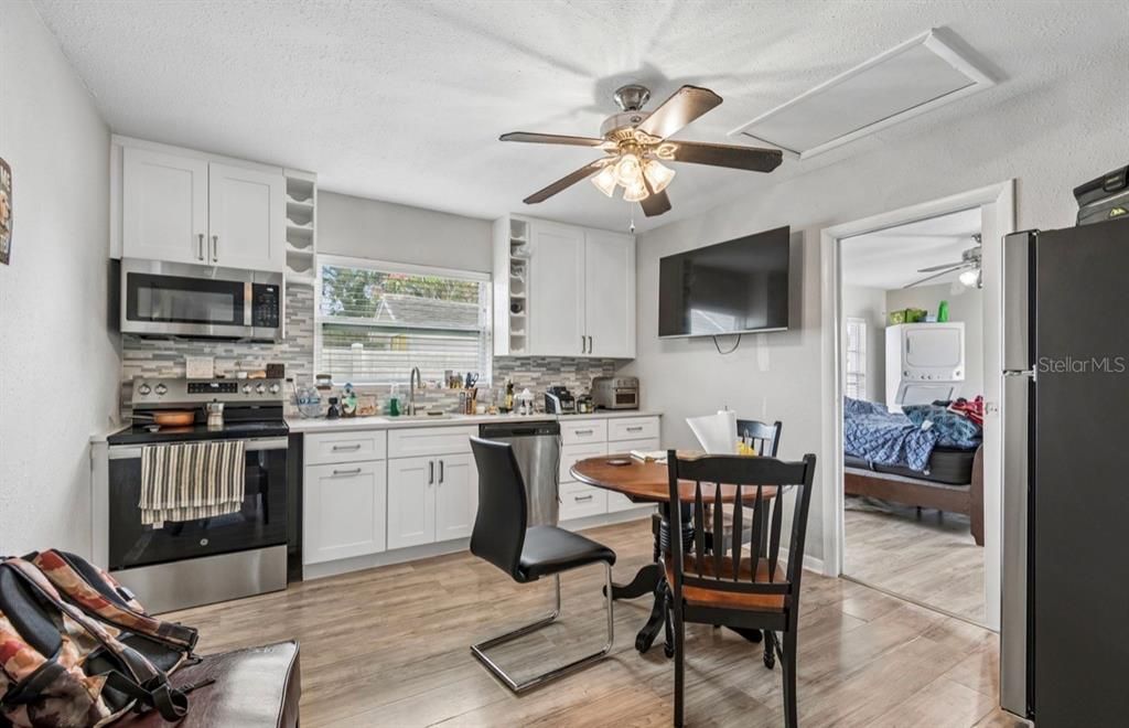 For Sale: $749,900 (5 beds, 3 baths, 2215 Square Feet)