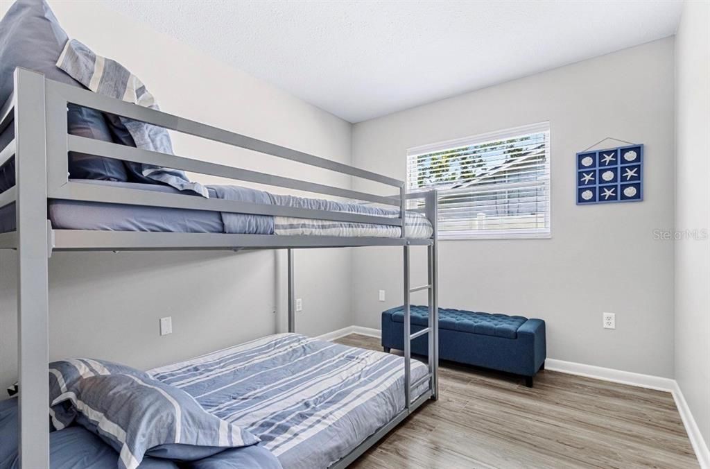 For Sale: $749,900 (5 beds, 3 baths, 2215 Square Feet)