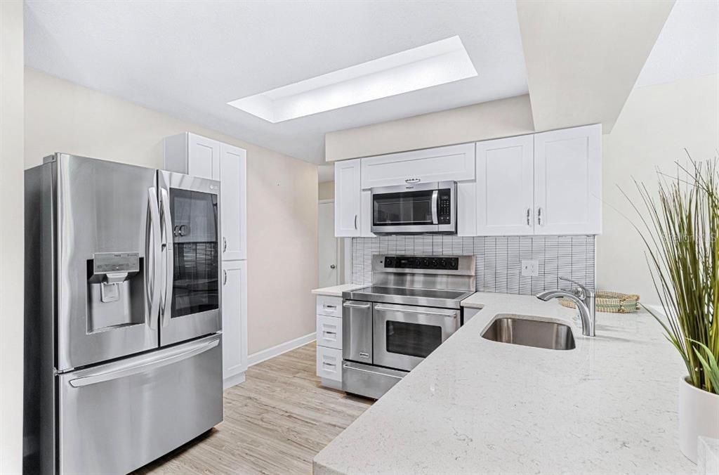 For Sale: $749,900 (5 beds, 3 baths, 2215 Square Feet)