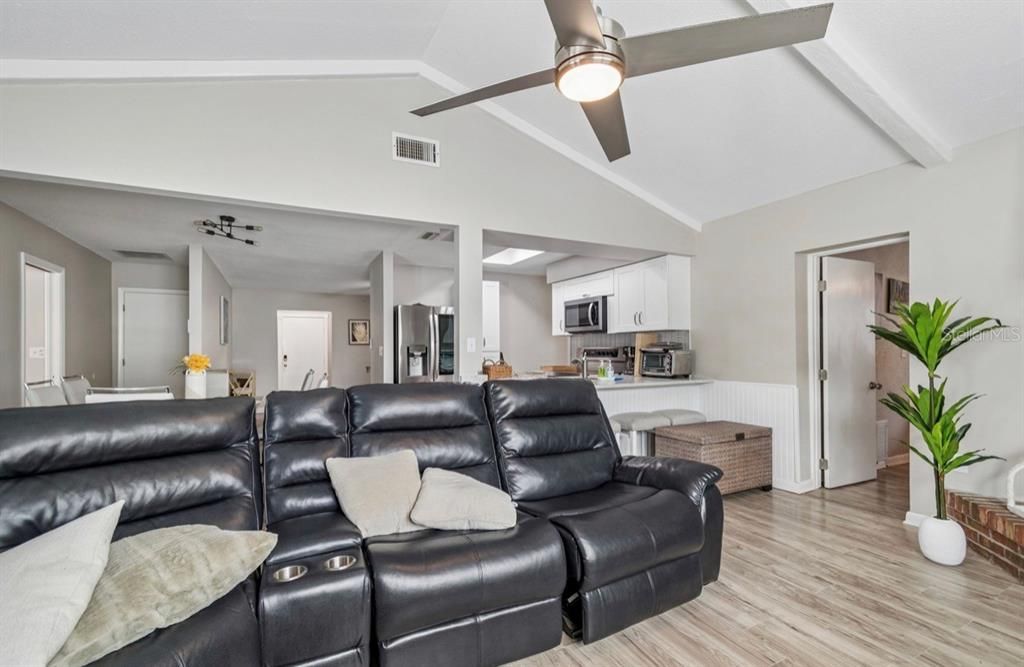 For Sale: $749,900 (5 beds, 3 baths, 2215 Square Feet)