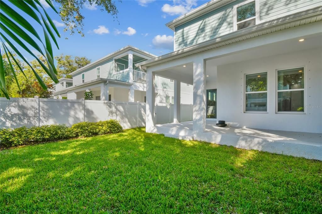В аренду: $5,700 (3 спален, 2 ванн, 2570 Квадратных фут)