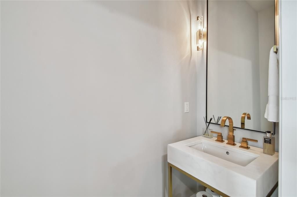 В аренду: $5,700 (3 спален, 2 ванн, 2570 Квадратных фут)
