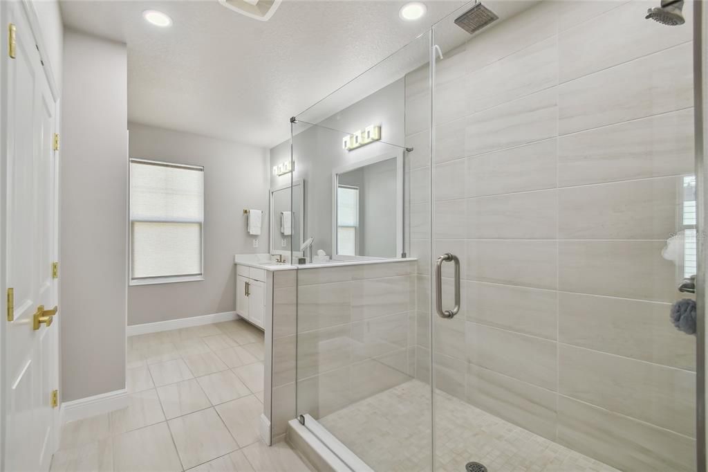В аренду: $5,700 (3 спален, 2 ванн, 2570 Квадратных фут)
