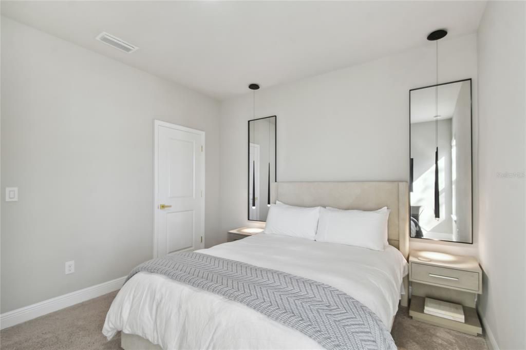 В аренду: $5,700 (3 спален, 2 ванн, 2570 Квадратных фут)