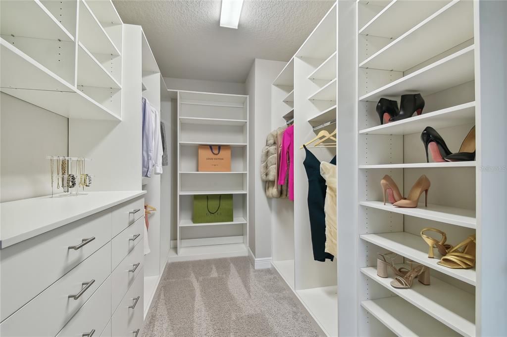 В аренду: $5,700 (3 спален, 2 ванн, 2570 Квадратных фут)
