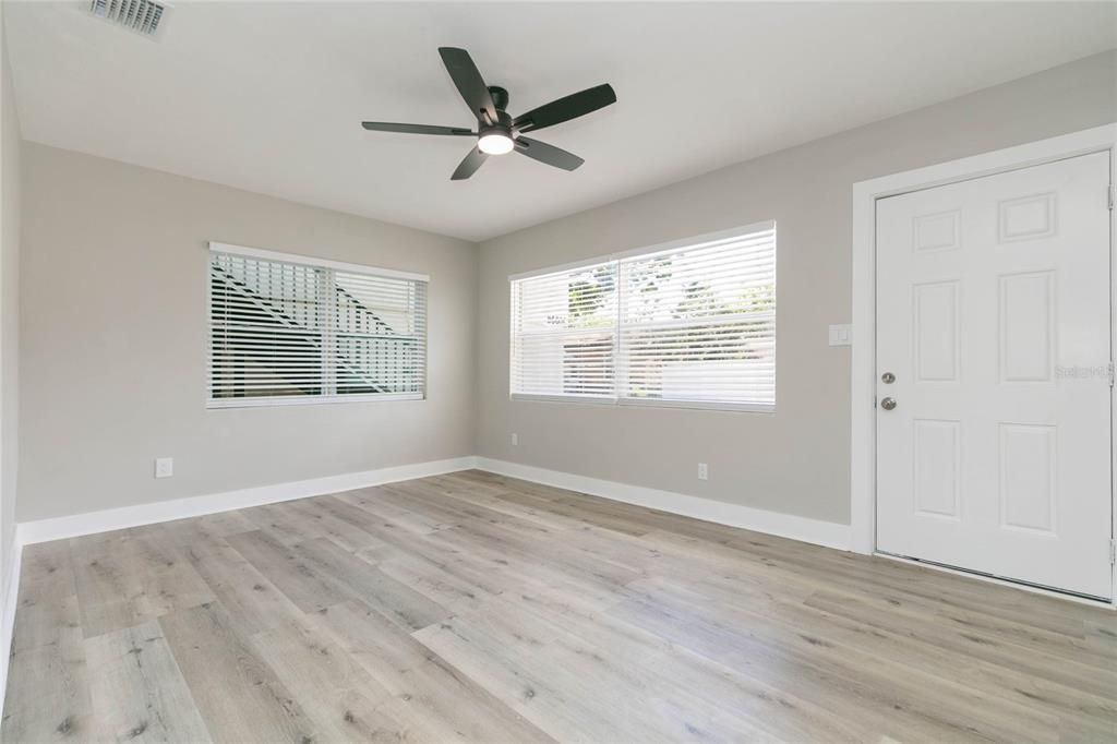 For Rent: $2,275 (2 beds, 2 baths, 857 Square Feet)