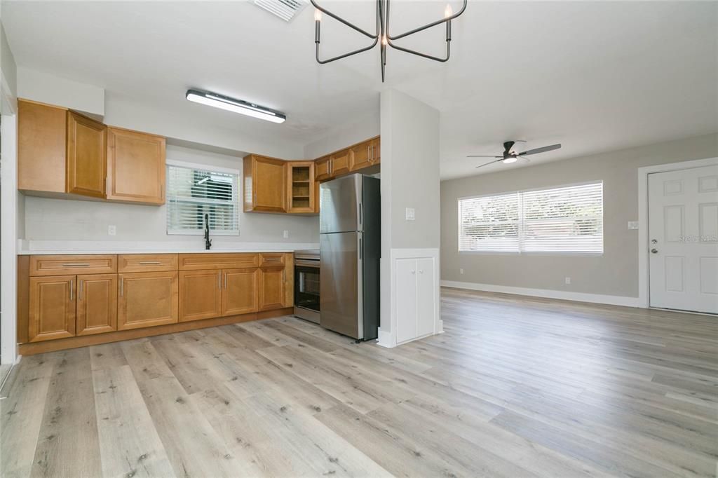 For Rent: $2,275 (2 beds, 2 baths, 857 Square Feet)