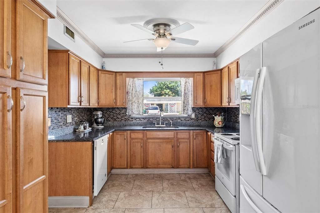 На продажу: $375,000 (2 спален, 2 ванн, 1438 Квадратных фут)