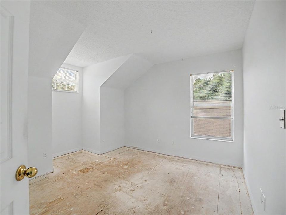 For Sale: $250,000 (4 beds, 2 baths, 1397 Square Feet)