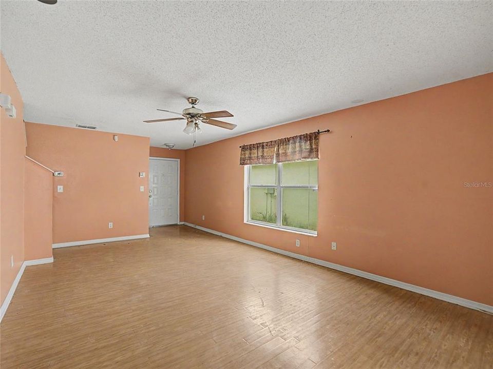 For Sale: $250,000 (4 beds, 2 baths, 1397 Square Feet)