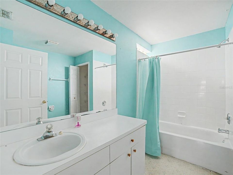 For Sale: $250,000 (4 beds, 2 baths, 1397 Square Feet)