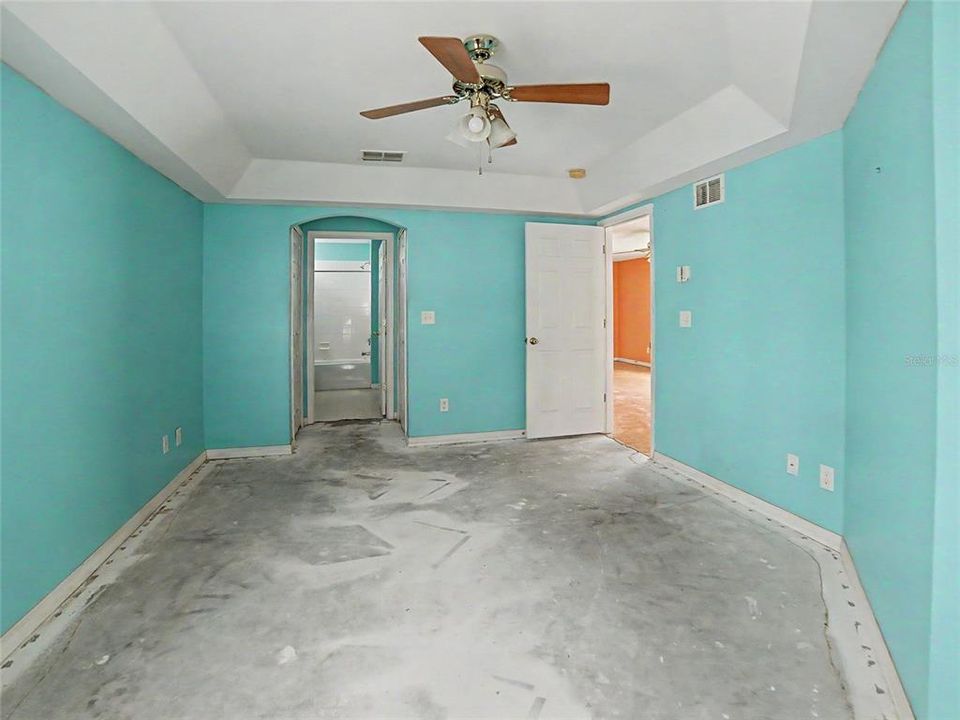 For Sale: $250,000 (4 beds, 2 baths, 1397 Square Feet)