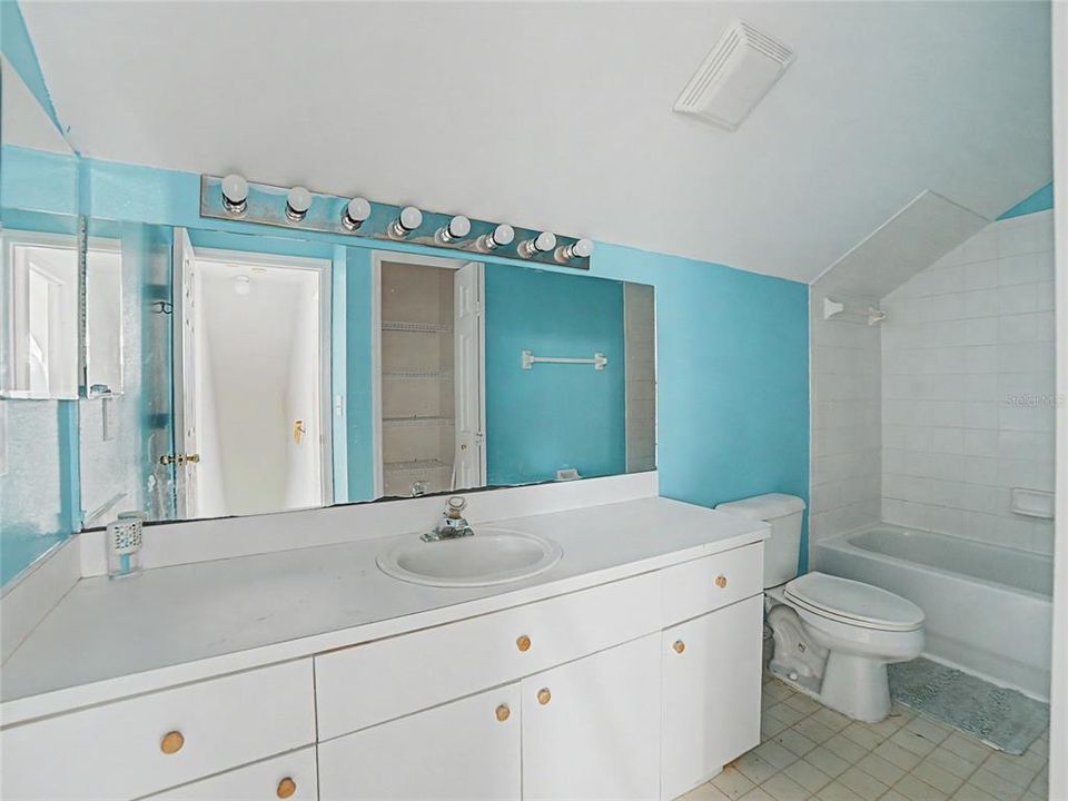 For Sale: $250,000 (4 beds, 2 baths, 1397 Square Feet)