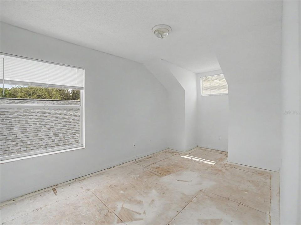 For Sale: $250,000 (4 beds, 2 baths, 1397 Square Feet)