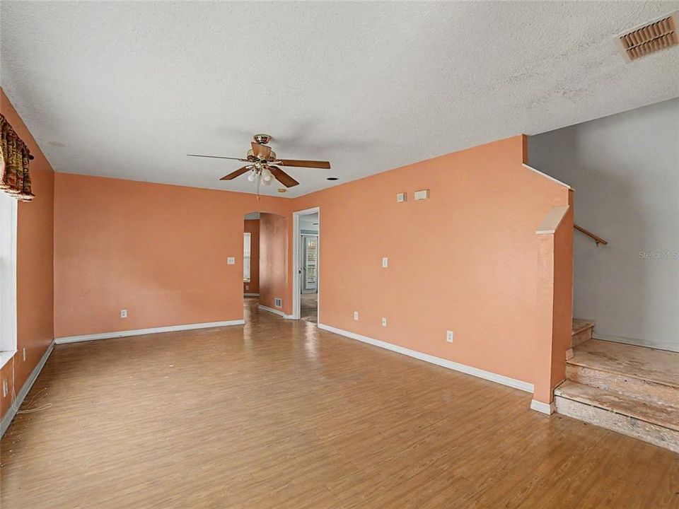 For Sale: $250,000 (4 beds, 2 baths, 1397 Square Feet)