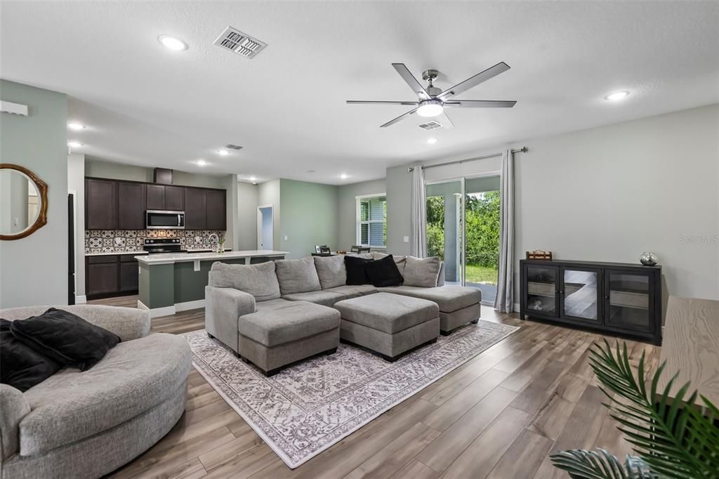 For Sale: $409,000 (4 beds, 3 baths, 2367 Square Feet)