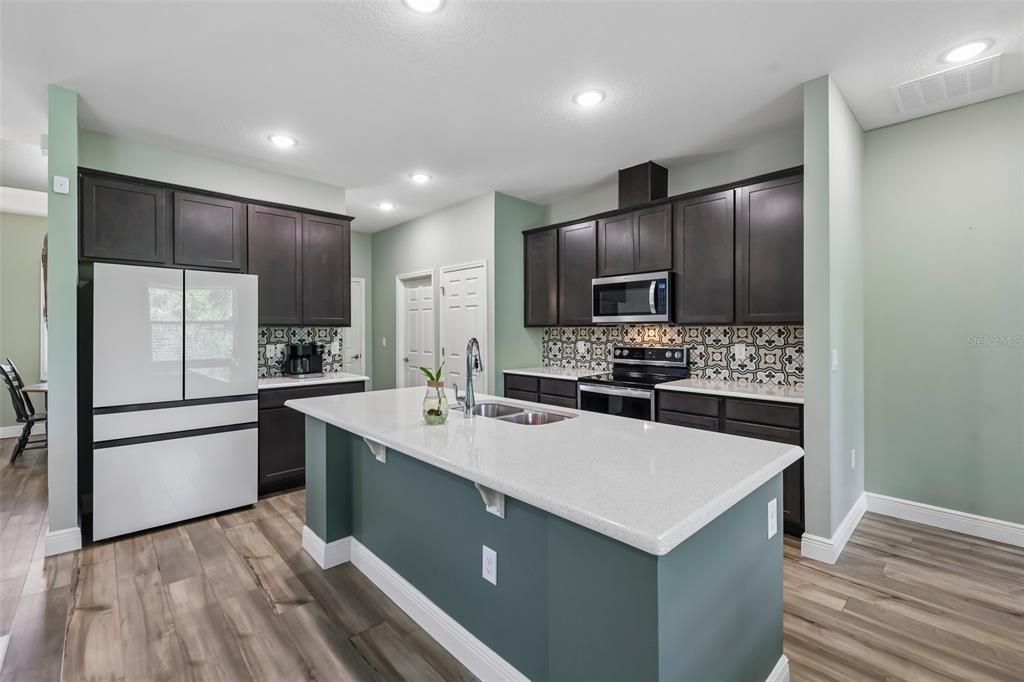 For Sale: $409,000 (4 beds, 3 baths, 2367 Square Feet)