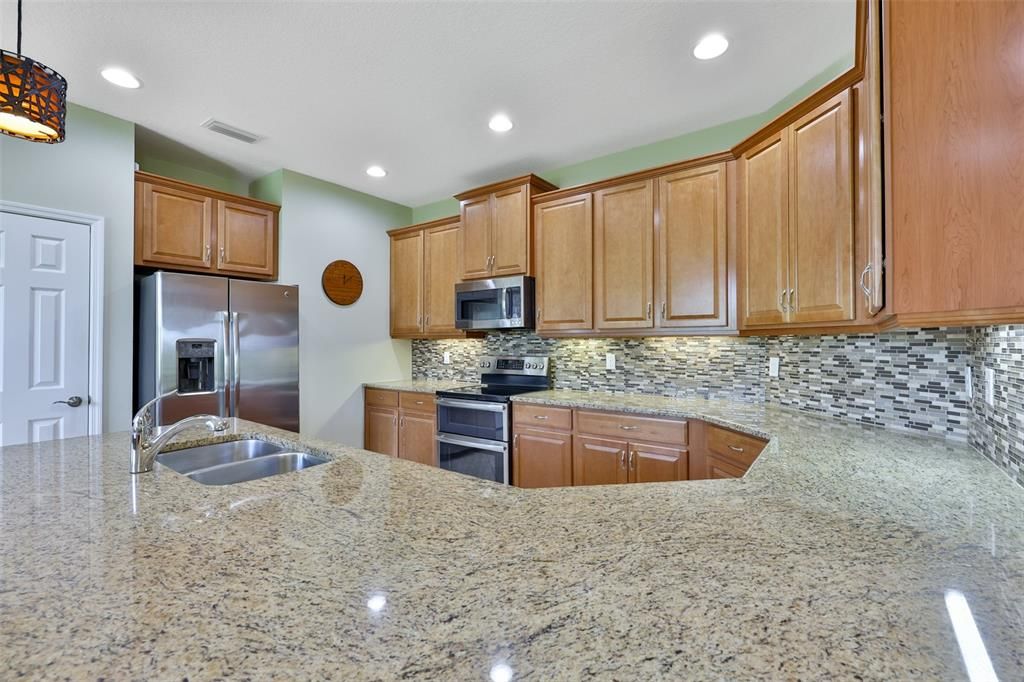 For Sale: $344,900 (2 beds, 2 baths, 1854 Square Feet)
