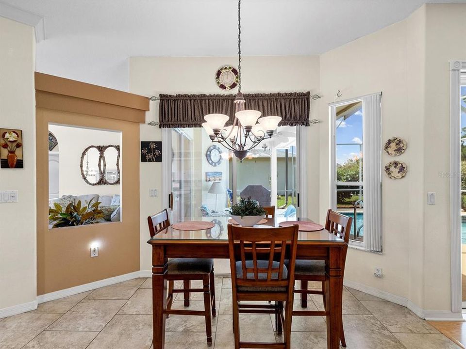 Activo con contrato: $415,000 (3 camas, 2 baños, 2034 Pies cuadrados)
