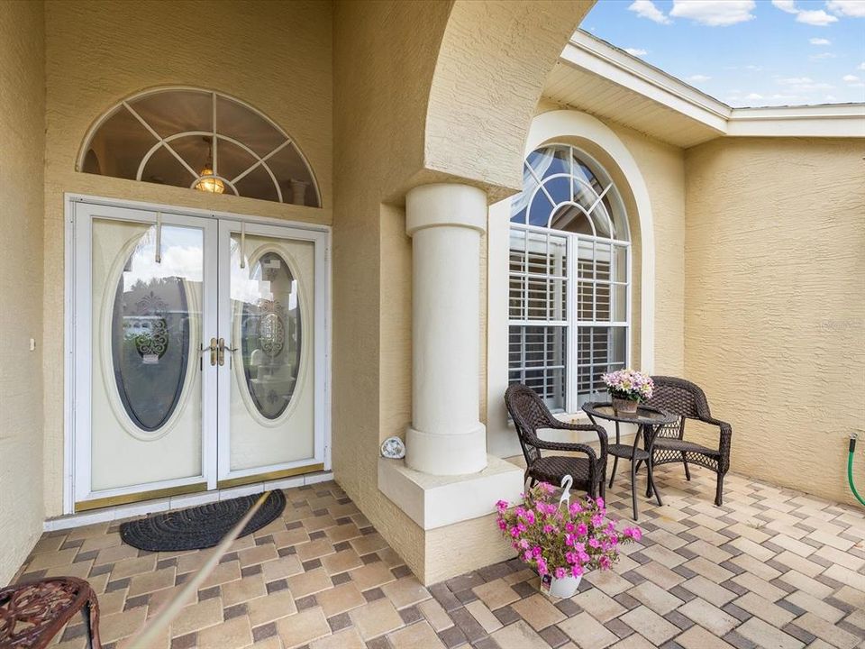 Activo con contrato: $415,000 (3 camas, 2 baños, 2034 Pies cuadrados)