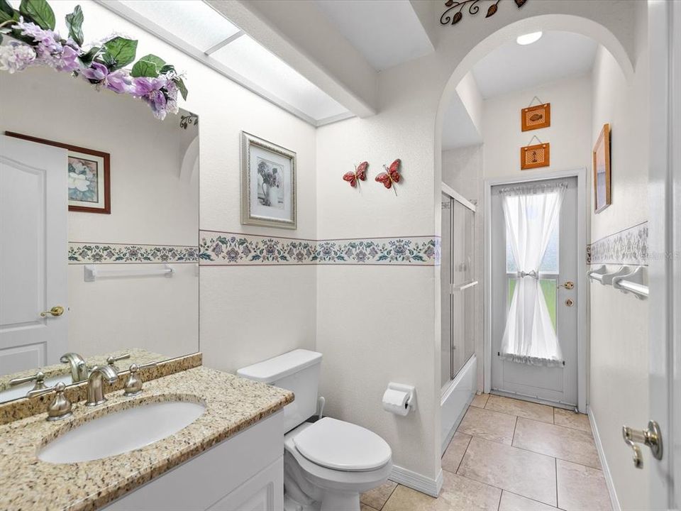 Activo con contrato: $415,000 (3 camas, 2 baños, 2034 Pies cuadrados)