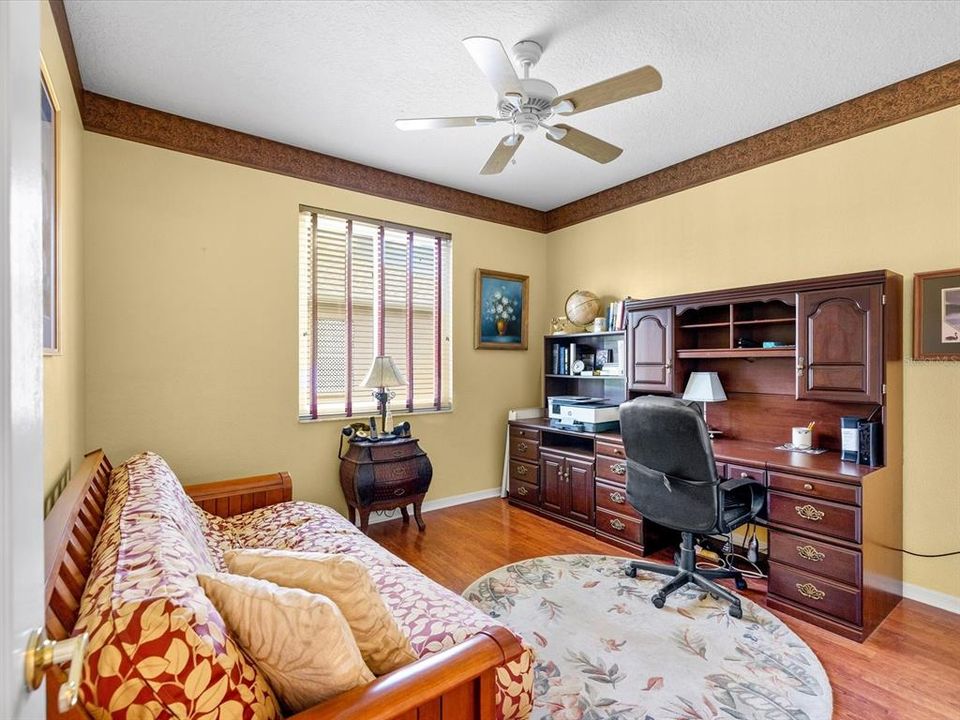 Activo con contrato: $415,000 (3 camas, 2 baños, 2034 Pies cuadrados)
